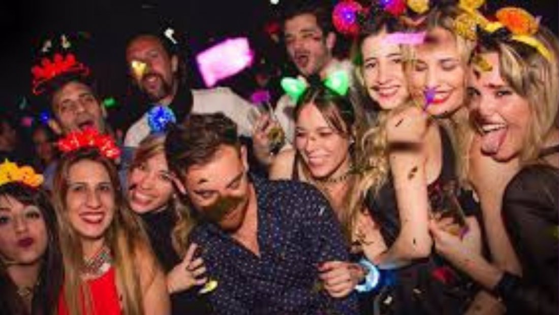 BARCELONA NEW YEAR Eve 2026  Party Crawl 2 h unlimited alchol +VIP entrance
