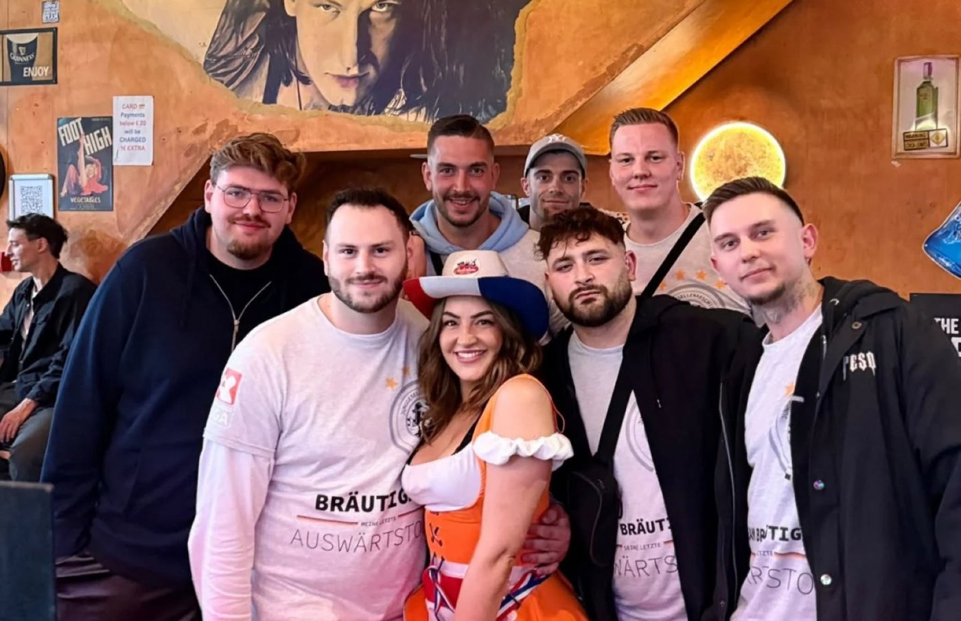 Pub Crawl Tour with Beer Maid Guide (3 hours)