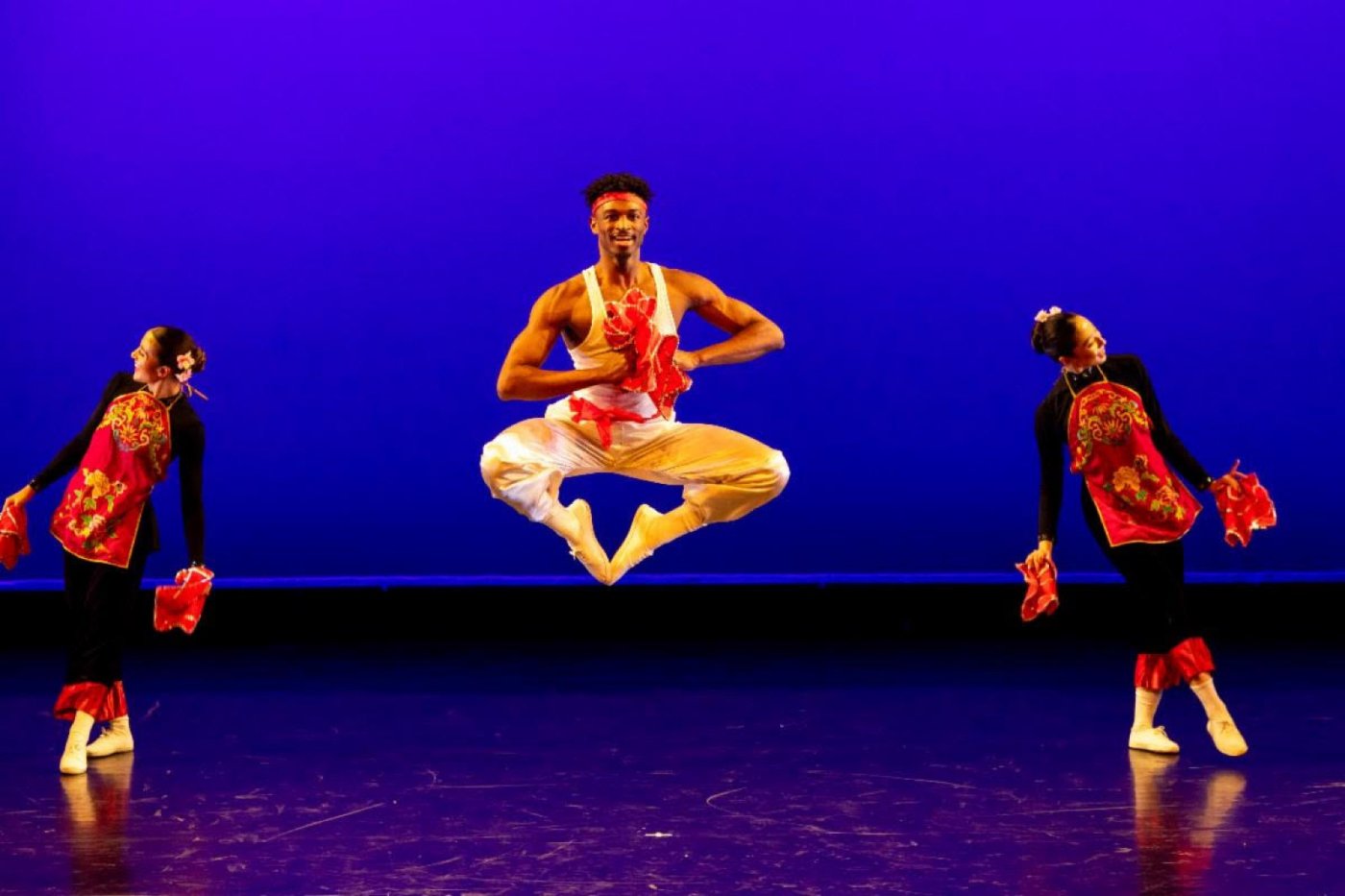 Nai-Ni Chen Dance Company Performs at Midwest Arts XPO