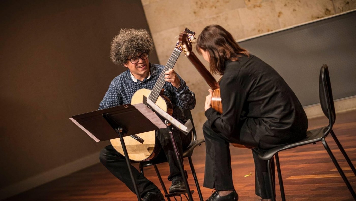 Classical Guitar Duo : Judica\u00ebl Perroy & Natalia Lipnitskaya