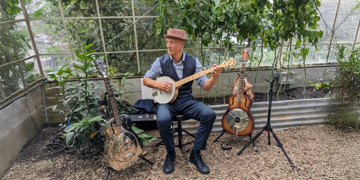 Live in the Lounge | Tom Dale