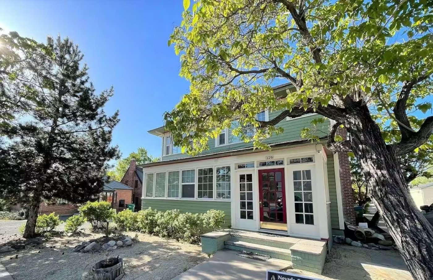 Airbnb Lodging in Midtown - Thanksgiving Weekend