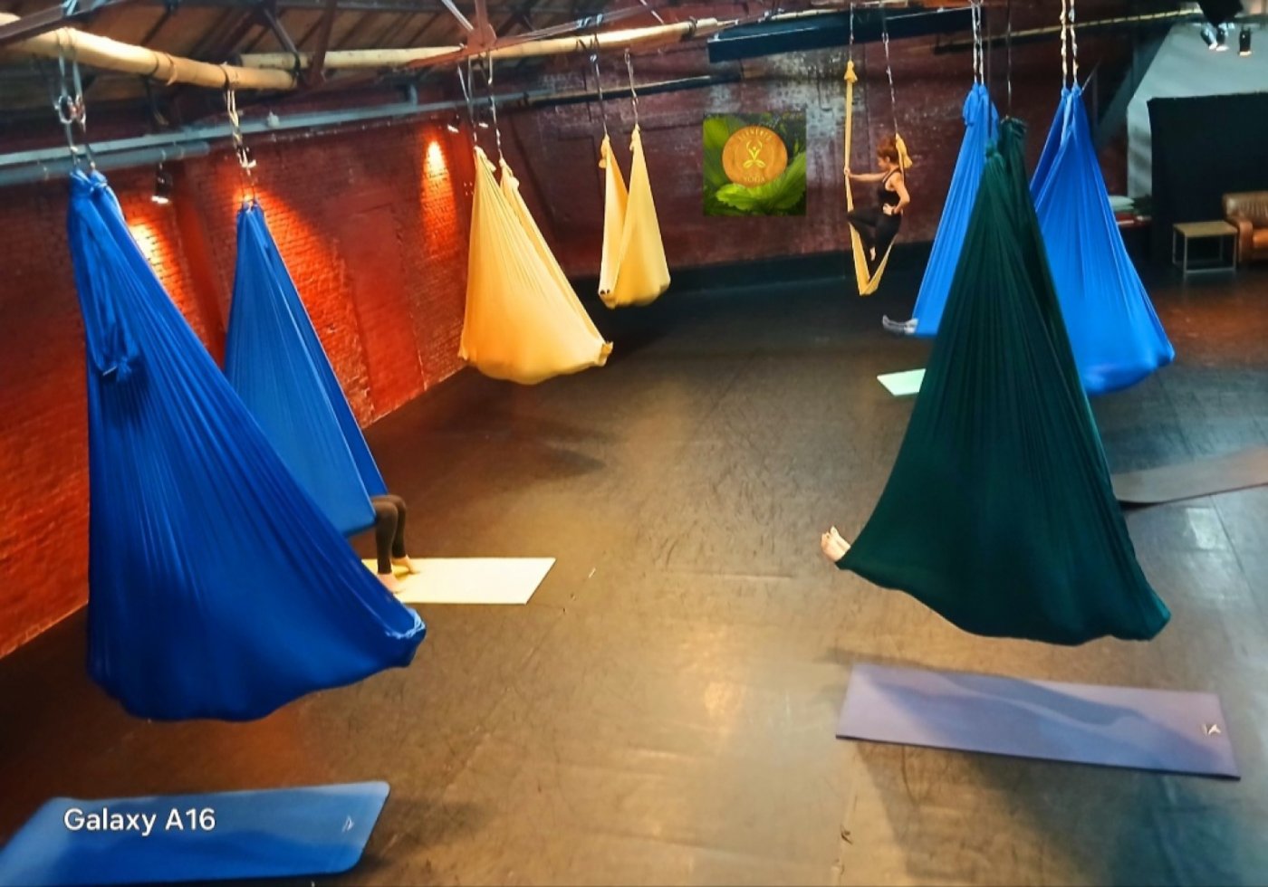 ANTIGRAVITY _  AERIAL YOGA